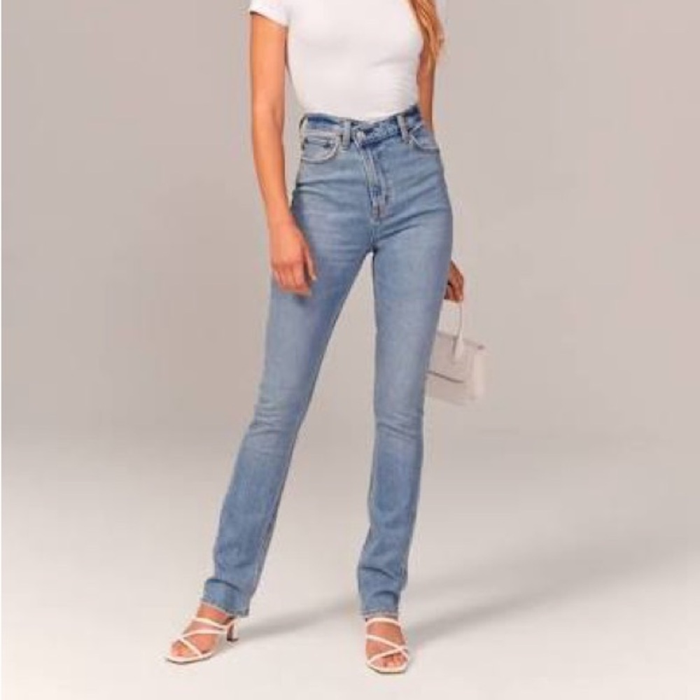 Abercrombie Ultra High Rise 90s Slim Straight CrissCross Jean 31 12S Short NWT